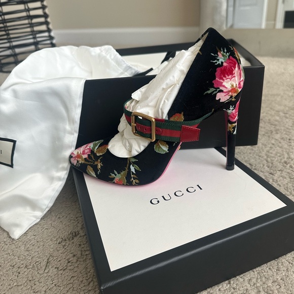 Gucci Black Velvet Floral Heels - Picture 10 of 12